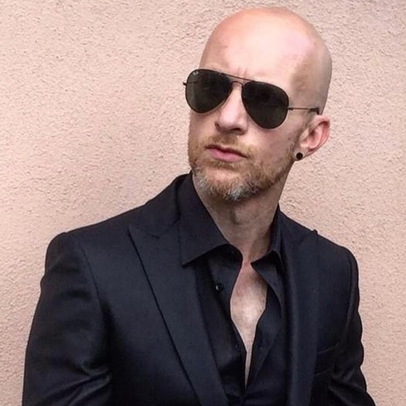 LIKE NEW RayBan Aviator Classic RB3025 Black Ray ban Sunglasses - Picture 10 of 12